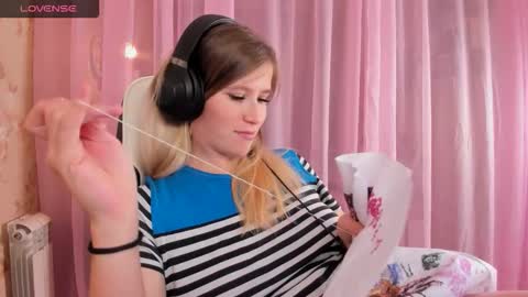 Snapshot of anabelmelody chatting on October 19, 6:45 pm AnabelMelody online show from October 19, 6:45 pm