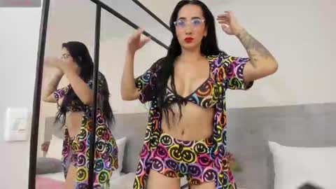 analiawhite online show from October 8, 11:49 am