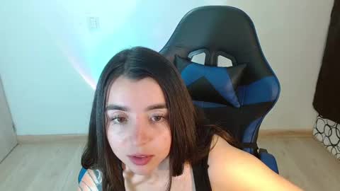 Snapshot of anarosse__ chatting on February 7, 2:08 am ana 3 online show from February 7, 2:08 am