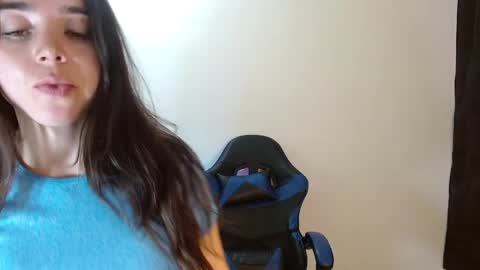 Snapshot of anarosse__ chatting on March 11, 10:31 pm ana 3 online show from March 11, 10:31 pm