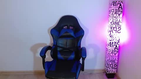 Snapshot of anarosse__ chatting on October 31, 1:39 am ana 3 online show from October 31, 1:39 am