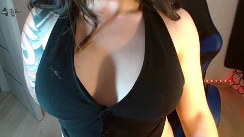 Snapshot of anarosse__ chatting on September 14, 2:25 am ana 3 online show from September 14, 2:25 am