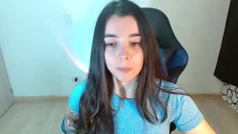 Snapshot of anarosse__ chatting on February 15, 1:21 am ana 3 online show from February 15, 1:21 am