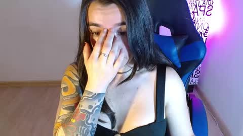 Snapshot of anarosse__ chatting on October 25, 1:50 am ana 3 online show from October 25, 1:50 am