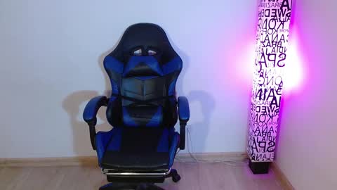 Snapshot of anarosse__ chatting on November 1, 1:50 am ana 3 online show from November 1, 1:50 am