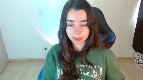 Snapshot of anarosse__ chatting on February 12, 1:59 pm ana 3 online show from February 12, 1:59 pm