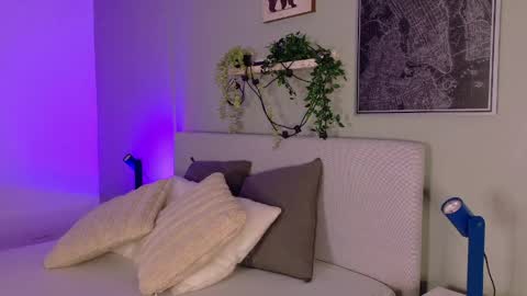 Kendra  online show from April 9, 10:10 am