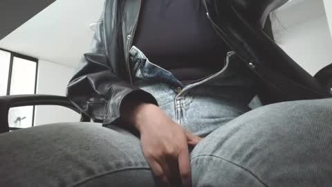   online show from March 27, 12:06 pm