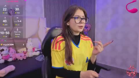 andrea_tay1 online show from July 7, 7:29 pm