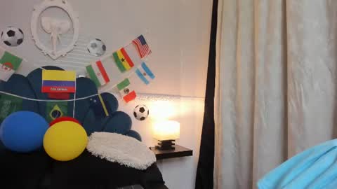 andreahgil online show from June 19, 1:50 pm