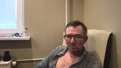 Snapshot of andreass60 chatting on December 3, 8:00 am andreass60 online show from December 3, 8:00 am