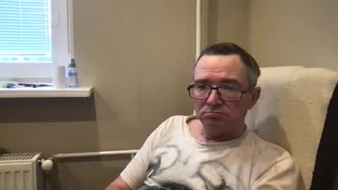 Snapshot of andreass60 chatting on February 17, 7:26 am andreass60 online show from February 17, 7:26 am