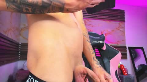 andrees_s online show from June 6, 2:28 am
