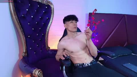 andreew_style_ online show from March 31, 8:53 pm