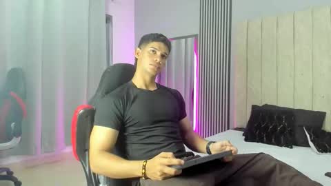 Snapshot of andres_stud chatting on September 16, 4:48 am andres_stud online show from September 16, 4:48 am