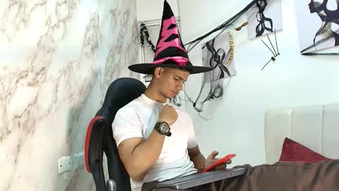 Snapshot of andres_stud chatting on October 20, 5:01 am andres_stud online show from October 20, 5:01 am