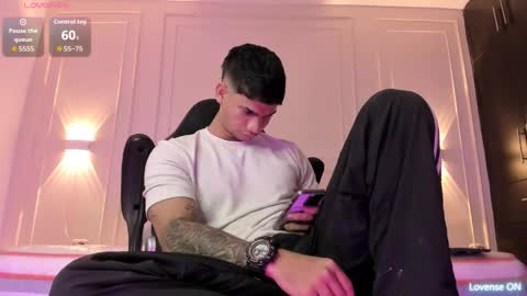 andres_stud online show from May 31, 4:55 am