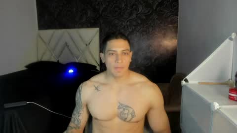 andrew_jhones online show from June 3, 6:16 am