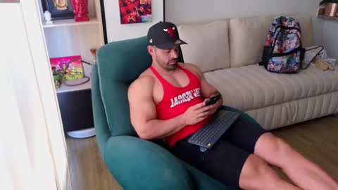Snapshot of andrewfame chatting on September 28, 8:29 pm Andrew online show from September 28, 8:29 pm