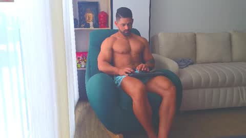 Snapshot of andrewfame chatting on February 25, 2:26 pm Andrew online show from February 25, 2:26 pm