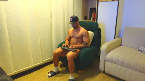 Snapshot of andrewfame chatting on February 12, 5:05 am Andrew online show from February 12, 5:05 am