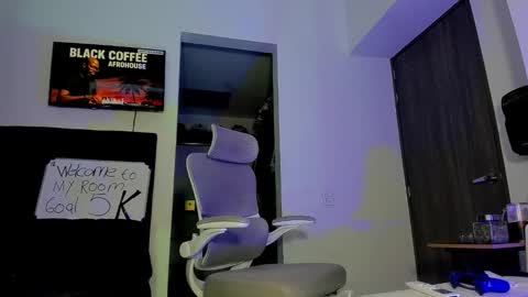 Snapshot of andrewjohnson0 chatting on October 22, 12:36 am Andrew Johnson online show from October 22, 12:36 am