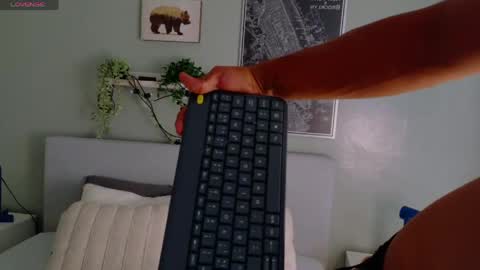 ANDREW KENNOXX online show from April 6, 8:32 pm