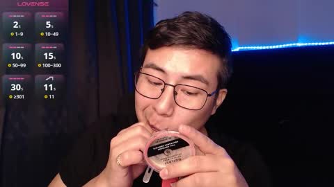 andrewmhilton_ online show from February 19, 6:12 am