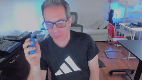 Andrew online show from December 17, 6:14 pm