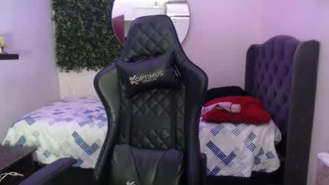 andy_dan1 online show from March 12, 12:57 pm