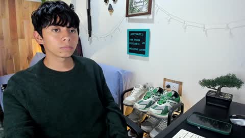 Snapshot of andy_guez_11 chatting on February 4, 12:55 pm andy_guez_11 online show from February 4, 12:55 pm