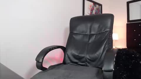 andy_smith333 online show from March 12, 8:20 pm