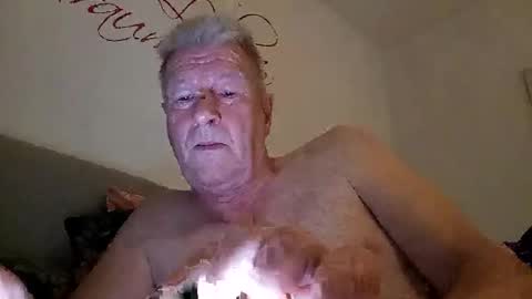 andyk1704 online show from May 6, 3:56 am