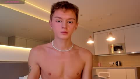 angel_andreww online show from December 5, 11:33 am