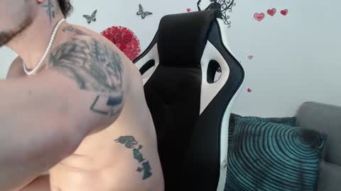 Snapshot of angel_curl chatting on February 26, 11:19 pm Angel Curl online show from February 26, 11:19 pm
