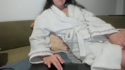 angel_lee__ online show from March 5, 3:32 pm