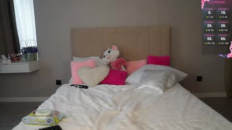 Snapshot of angel_quincy chatting on March 10, 8:39 am angel_quincy online show from March 10, 8:39 am