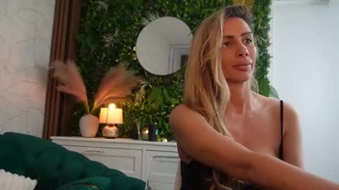 Anysia online show from February 20, 6:02 am