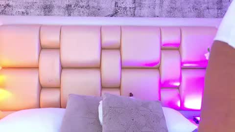 Angela Roberts online show from March 7, 10:32 pm