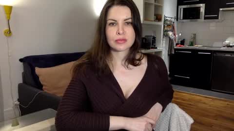 Angela online show from February 6, 7:18 pm