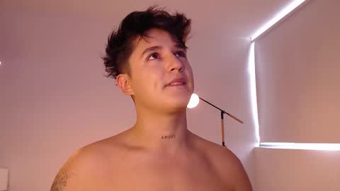 Angel online show from December 18, 7:31 pm