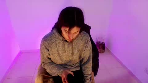 angele online show from March 4, 7:00 pm