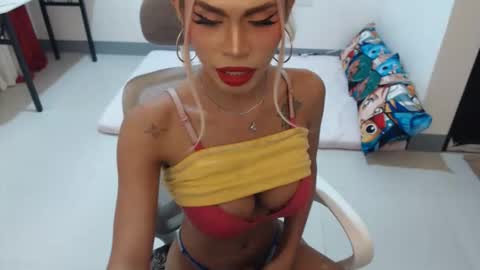 DIVINE ANGEL online show from February 2, 12:30 am