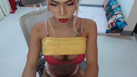 DIVINE ANGEL online show from January 17, 8:13 am