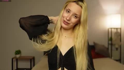 angelic_lynn online show from December 1, 11:30 am