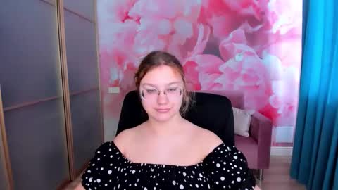 AngelinaLow online show from March 1, 6:28 am