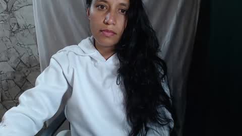 Snapshot of angelitaa_hot chatting on October 23, 11:49 pm angela online show from October 23, 11:49 pm