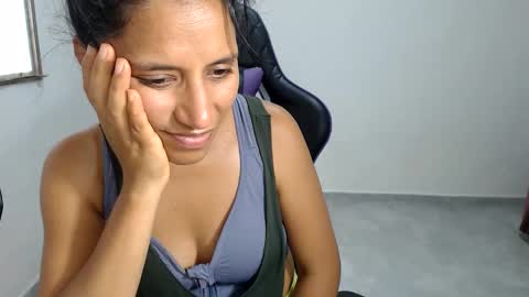 angela online show from June 5, 8:36 pm