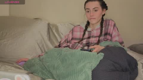 angelknight22 online show from April 4, 2:35 pm