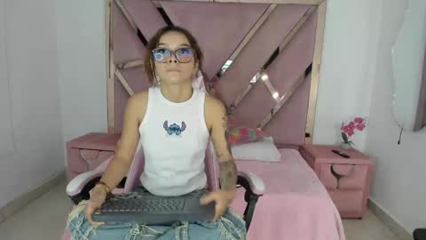 angell_petite01 online show from May 21, 9:10 pm